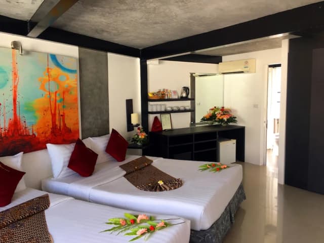 The Front Hotel and Apartment-Comfort Quadruple Room, Partial Ocean View-10