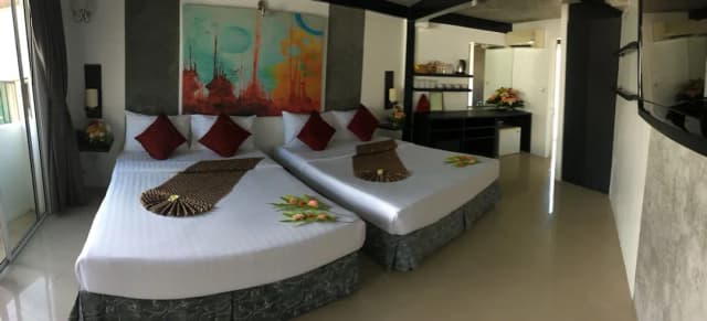 The Front Hotel and Apartment-Comfort Quadruple Room, Partial Ocean View-1