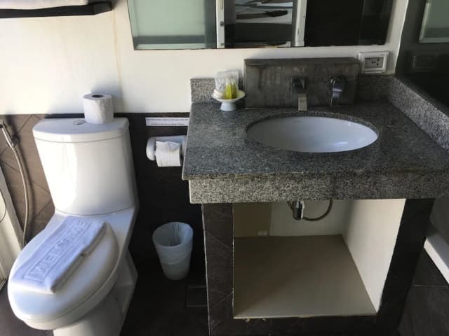 The Front Hotel and Apartment-Comfort Quadruple Room, Partial Ocean View-22