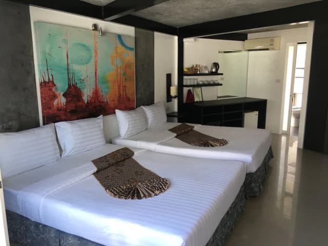 The Front Hotel and Apartment-Comfort Quadruple Room, Partial Ocean View-5