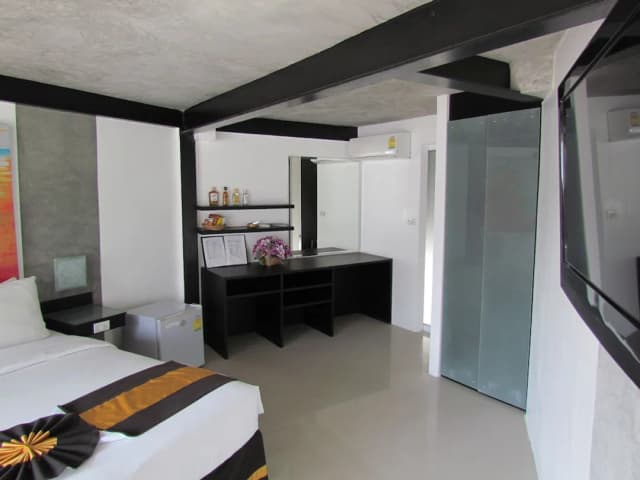 The Front Hotel and Apartment-Comfort Quadruple Room, Partial Ocean View-11