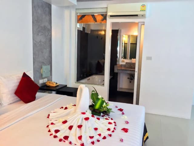 The Front Hotel and Apartment-Junior Studio, 1 King Bed, City View-1