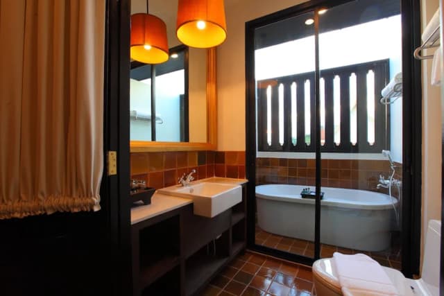 99 The Gallery Hotel-99 Deluxe Double-7