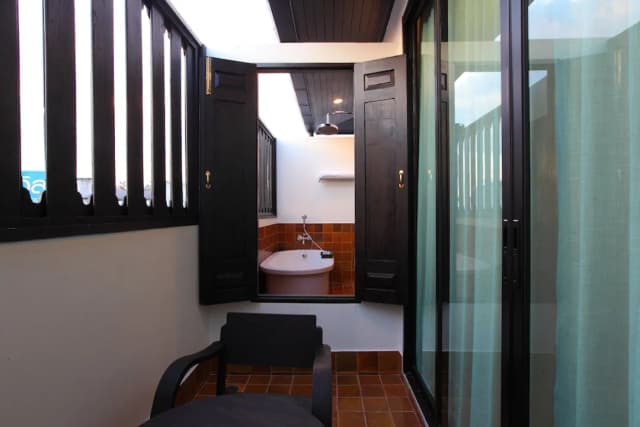 99 The Gallery Hotel-99 Deluxe Double-8