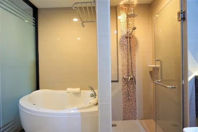 Nest n Rest Hotel-Deluxe Suite, 2 Bedrooms, Non Smoking, Bathtub-5