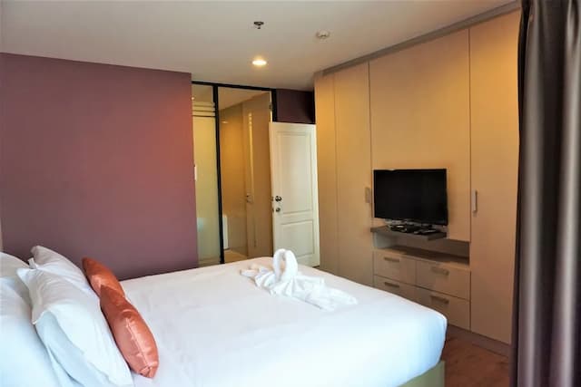 Nest n Rest Hotel-Deluxe Suite, 1 Bedroom, Non Smoking, Bathtub-4