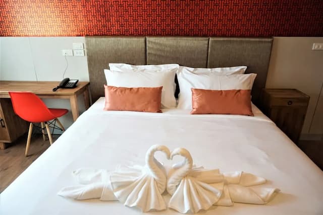 Nest n Rest Hotel-Deluxe Suite, 1 Bedroom, Non Smoking, Bathtub-1