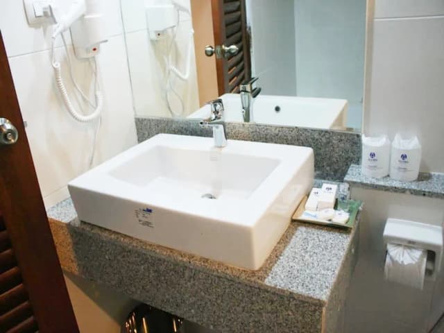 Aloha Hotel Hat Yai-华丽双人房-4