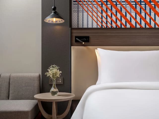 Mercure Bangkok Surawong-高級客房, 1 張特大雙人床, 露台-1