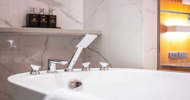 Wyndham Jomtien Pattaya-Deluxe Room (King)-6