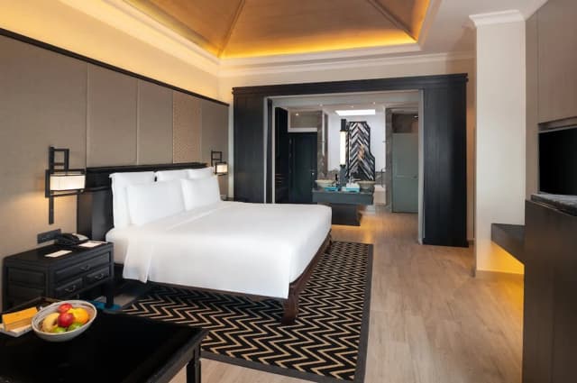 InterContinental Pattaya Resort by IHG-Junior Suite, 1 King Bed, Club Lounge Access, Garden View-1