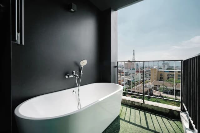 Blu Monkey Hub and Hotel Phuket-Deluxe Twin with outside Bathtub - Free Co-Working space 24 hrs.-7