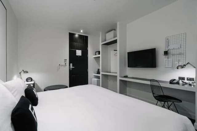 Blu Monkey Hub and Hotel Phuket-Deluxe King with outside Bathtub - Free Co-Working space 24 hrs.-3