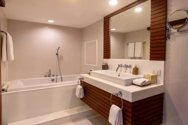 Dusit Thani Pattaya-One Bedroom Suite King-2