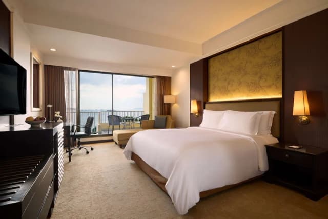 Dusit Thani Pattaya-Premium Room, 1 King Bed, Sea View-1