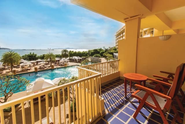 Dusit Thani Pattaya-Premium Room, 1 King Bed, Sea View-3