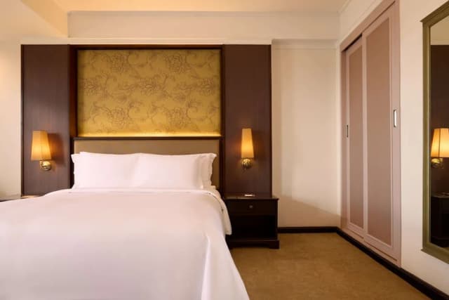 Dusit Thani Pattaya-Premium Room, 1 King Bed, Sea View-4