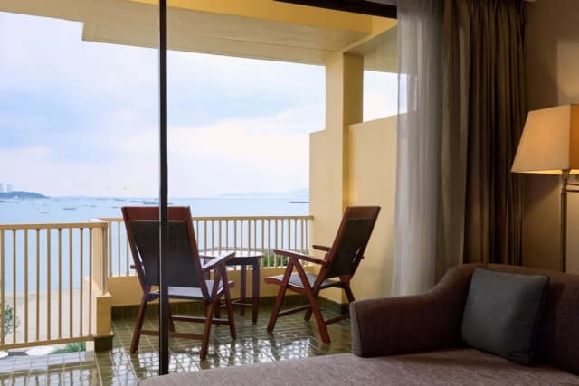 Dusit Thani Pattaya-Club Room, 1 King Bed-3