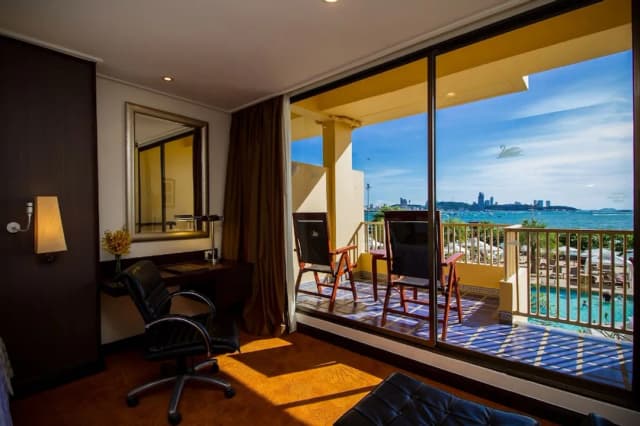 Dusit Thani Pattaya-Premium Room, 2 Twin Beds, Sea View-2