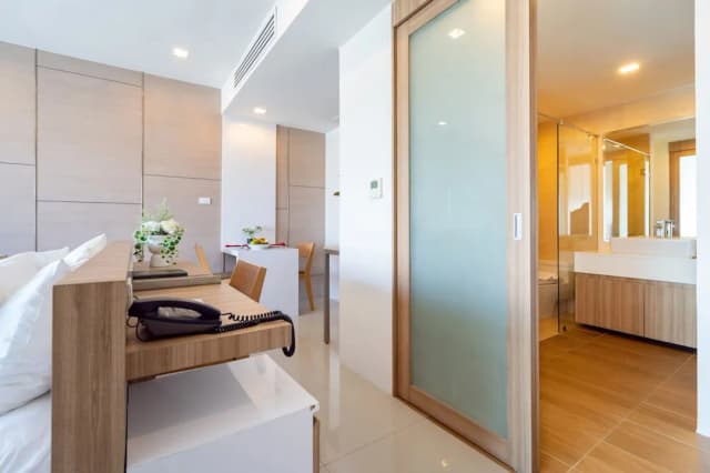 Patong Bay Hill Resort-Premier Suite Jacuzzi Seaview-7