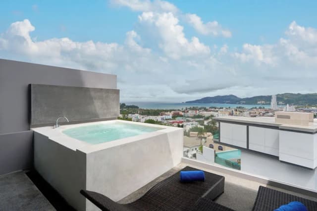 Patong Bay Hill Resort-Premier Suite Jacuzzi Seaview-1