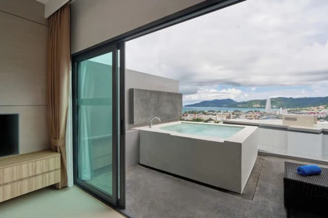 Patong Bay Hill Resort-Premier Suite Jacuzzi Seaview-11