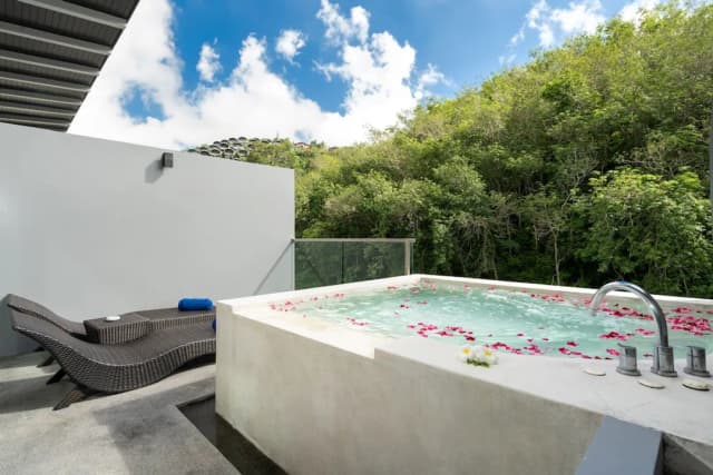 Patong Bay Hill Resort-Premier Suite with Jacuzzi-1