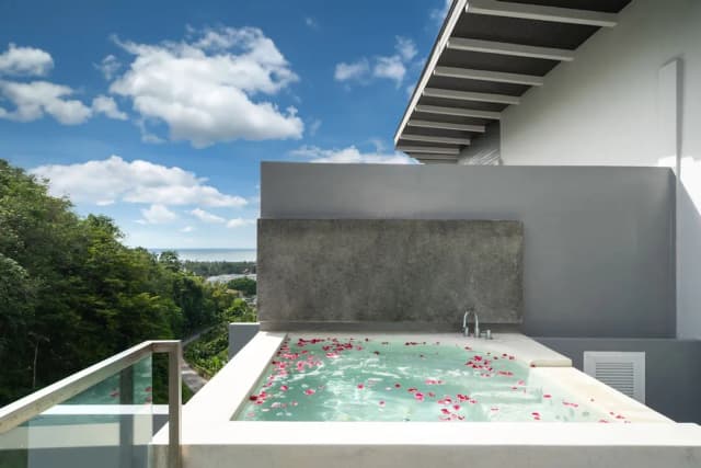 Patong Bay Hill Resort-Premier Suite with Jacuzzi-14