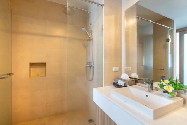 Patong Bay Hill Resort-Premier Suite with Jacuzzi-11