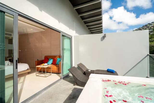 Patong Bay Hill Resort-Premier Suite with Jacuzzi-15