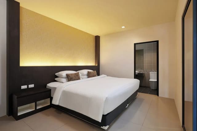 Patong Bay Hill Resort-One Bedroom Suite Seaview-7