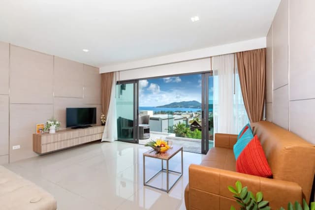 Patong Bay Hill Resort-Premier Suite Seaview-4