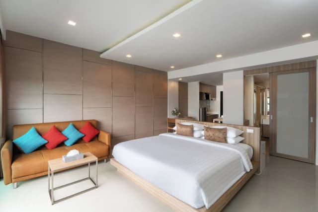 Patong Bay Hill Resort-Premier Suite Seaview-10
