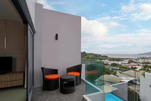 Patong Bay Hill Resort-Premier Suite Seaview-13