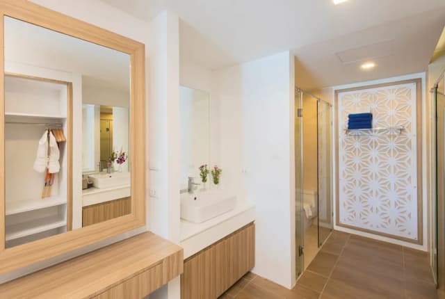 Patong Bay Hill Resort-Premier Suite-8