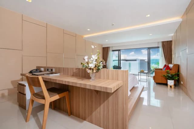 Patong Bay Hill Resort-Premier Suite-2