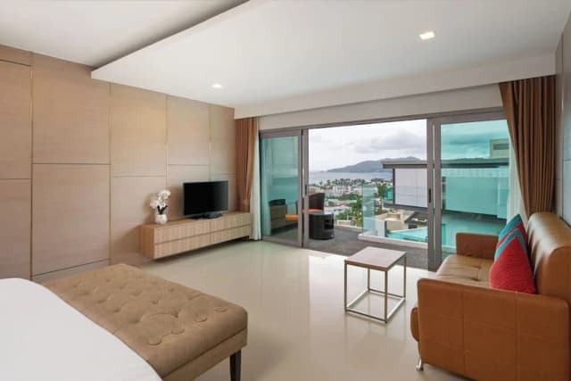 Patong Bay Hill Resort-Premier Suite-10