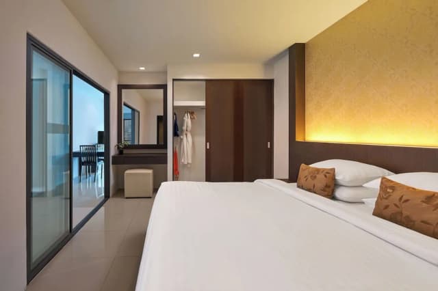 Patong Bay Hill Resort-One Bedroom Pool Access Seaview-1
