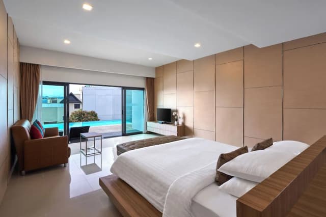 Patong Bay Hill Resort-Premier Suite Pool Access-13