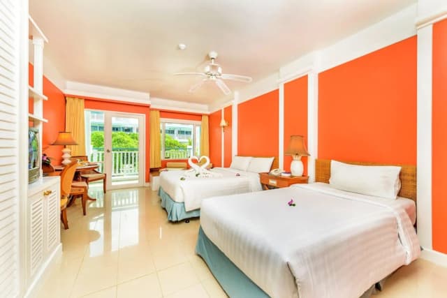 Andaman Seaview Hotel-Superior Room, Bathtub, Pool View-4