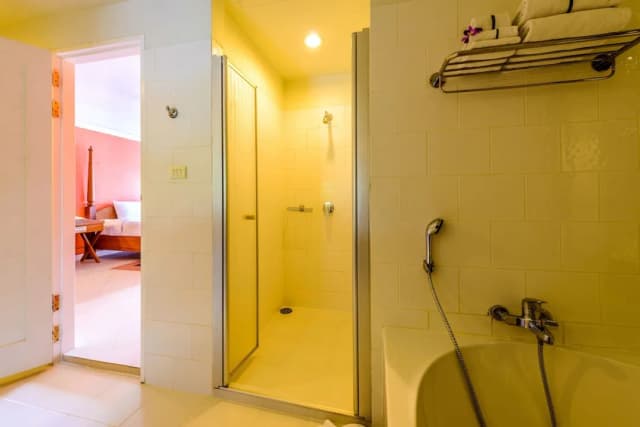 Andaman Seaview Hotel-Deluxe Room, Bathtub, Pool View-8