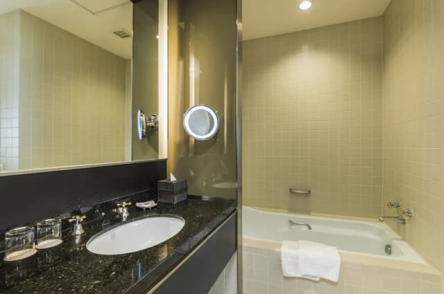 엠포리움 스위트 바이 차트리움-Two Bedroom Suite-10