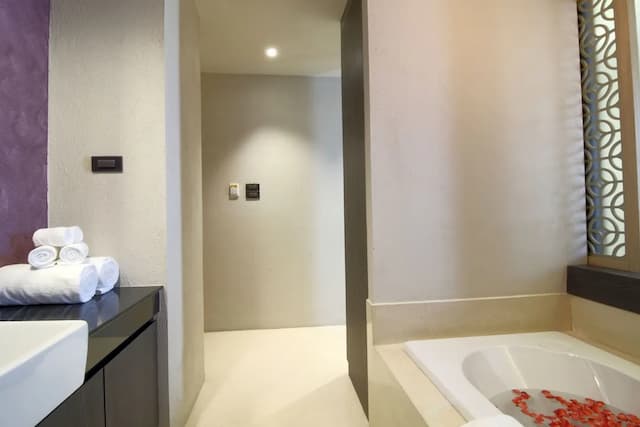 Tapae Gate Villa-Suite-17