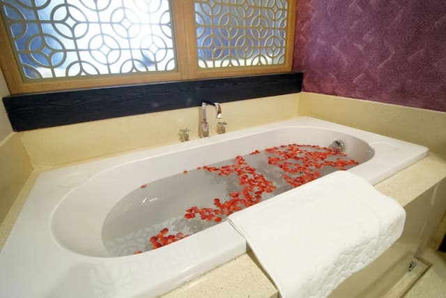 Tapae Gate Villa-Suite-1