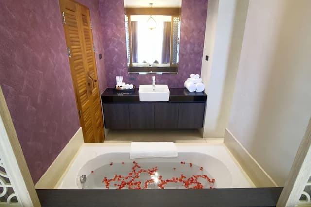 Tapae Gate Villa-Suite-15