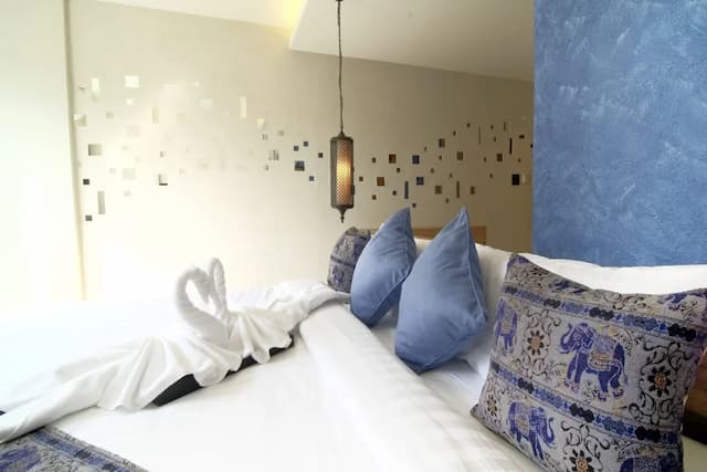 Tapae Gate Villa-Deluxe Room, Pool Access-3