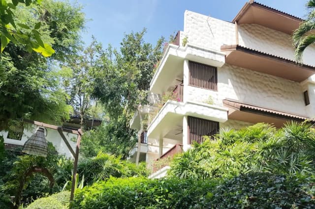 Birds and Bees Resort-Deluxe-1