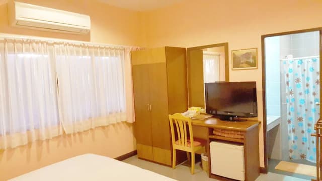 Birds and Bees Resort-Standard-8