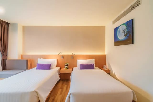 The Lunar Patong-Executive Twin Room with Pool View-8