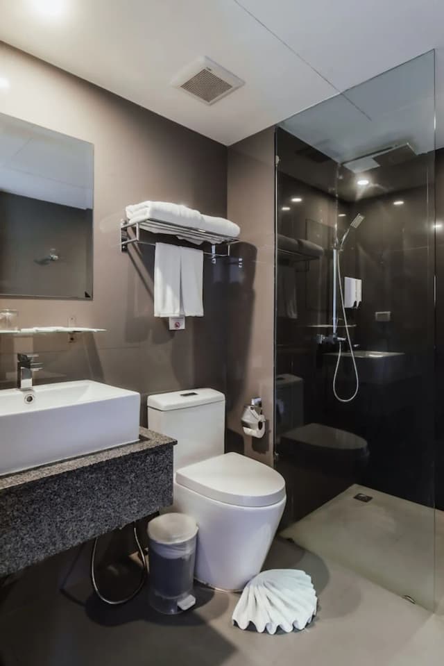 The Lunar Patong-Executive Twin Room with Pool View-13